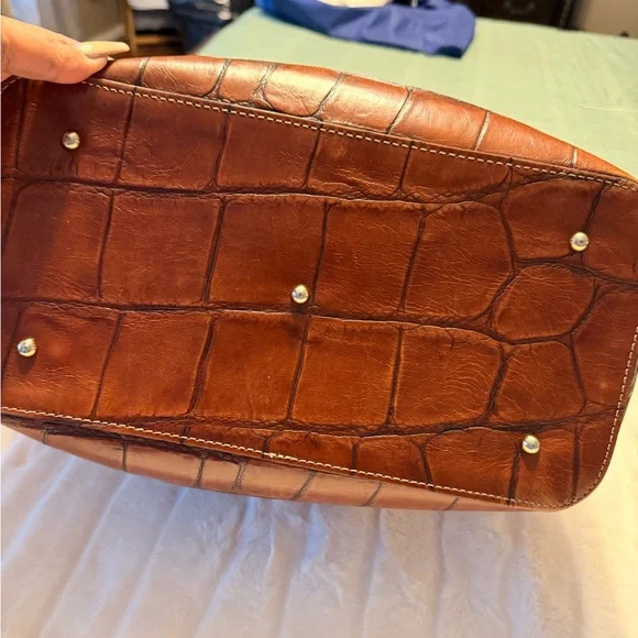 Dooney & Bourke Tan Croc-Embossed Shoulder Bag with wallet - Picture 4 of 7